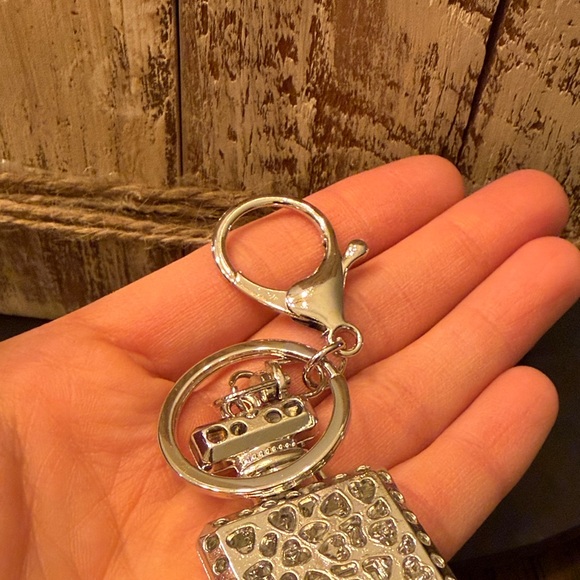 Sparkling Perfume Bottle Keychain - Picture 3 of 3